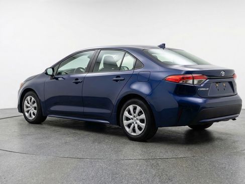 Used 2025 Toyota Corolla LE image 5