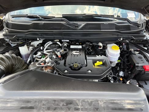 Used 2025 RAM 2500 Laramie AWD/4WD image 40