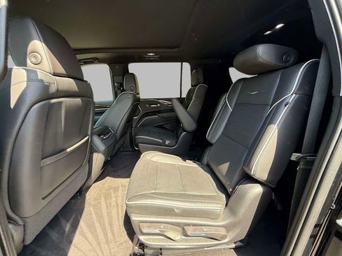 Used 2023 Cadillac Escalade ESV Premium Luxury AWD/4WD image 20