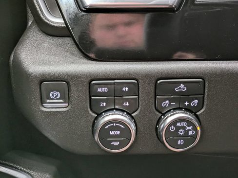 Used 2024 GMC Sierra 1500 Elevation w/ Preferred Package AWD/4WD image 12