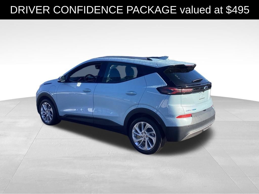Used 2022 Chevrolet Bolt EUV LT w/ Comfort Package FWD image 5