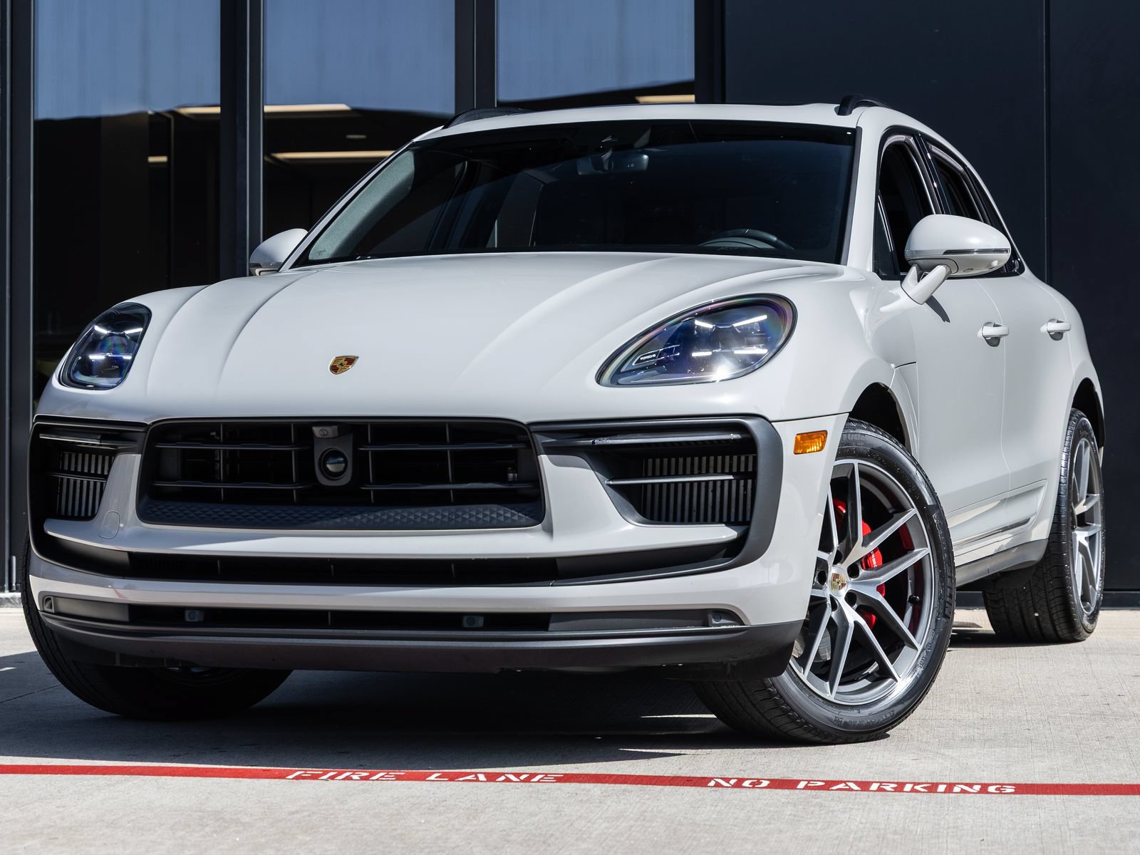 Certified 2024 Porsche Macan S AWD/4WD image 1
