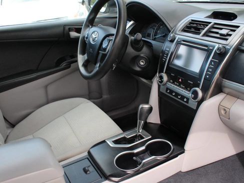 Used 2012 Toyota Camry LE image 13