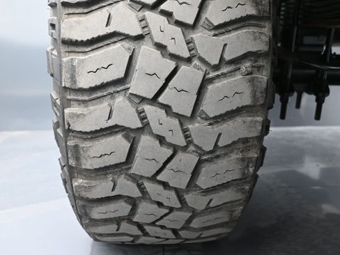 Used 2016 Ford F350 Platinum w/ FX4 Off-Road Package image 19