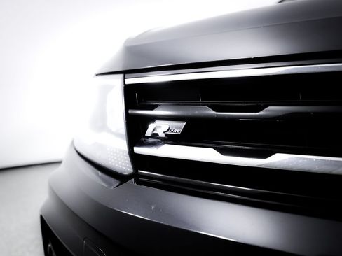 Used 2021 Volkswagen Tiguan SE R-Line FWD image 4