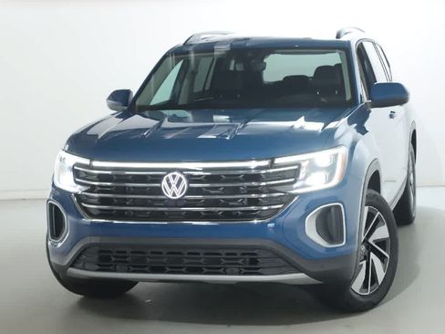 Certified 2026 Volkswagen Atlas SE w/ Panoramic Sunroof Package AWD/4WD image 3