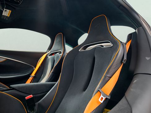 New 2025 McLaren Artura RWD image 40
