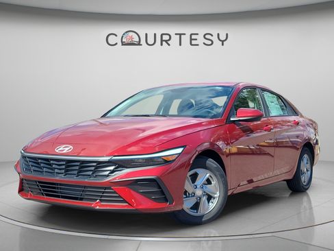 Certified 2026 Hyundai Elantra SE FWD image 1