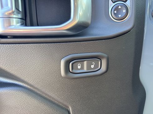 New 2025 Jeep Gladiator Sport image 30