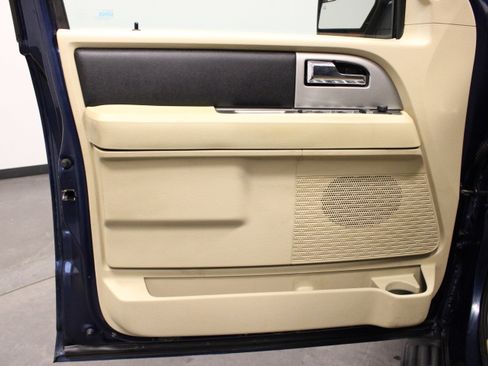 Used 2017 Ford Expedition EL XLT w/ Equipment Group 202A AWD/4WD image 21