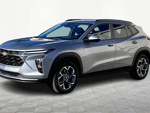 Certified 2024 Chevrolet Trax LT w/ LT Convenience Package image 5