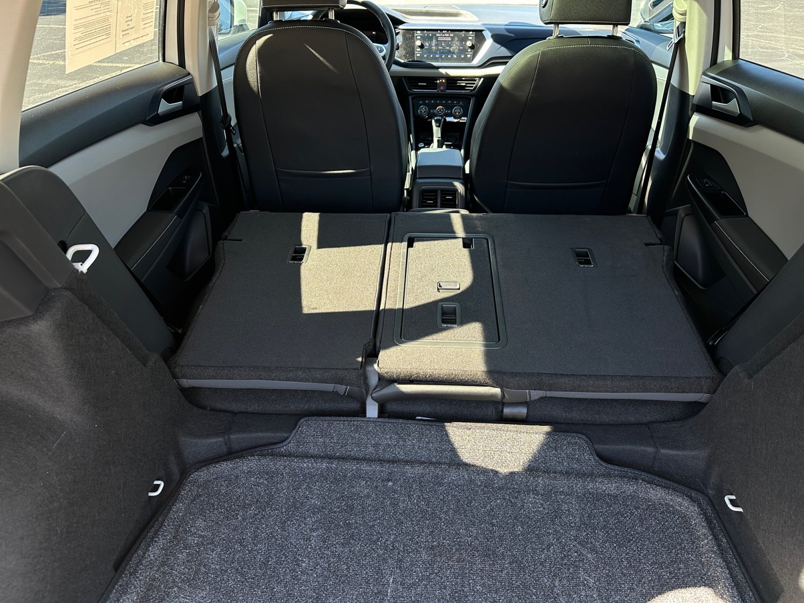 Used 2024 Volkswagen Taos SE w/ Panoramic Sunroof Package FWD image 30