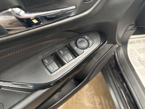 Used 2025 Chevrolet Trax RS image 32