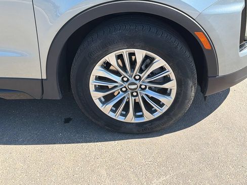 Used 2025 Cadillac XT4 Premium Luxury FWD image 12