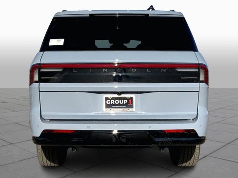 New 2026 Lincoln Navigator L Reserve w/ Jet Appearance Package AWD/4WD image 4