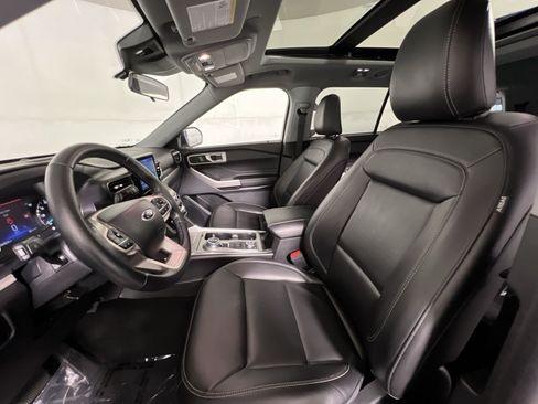 Certified 2022 Ford Explorer XLT w/ Equipment Group 202A AWD/4WD image 13