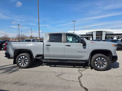 Used 2024 Chevrolet Silverado 2500 Custom w/ Custom Value Package image 9