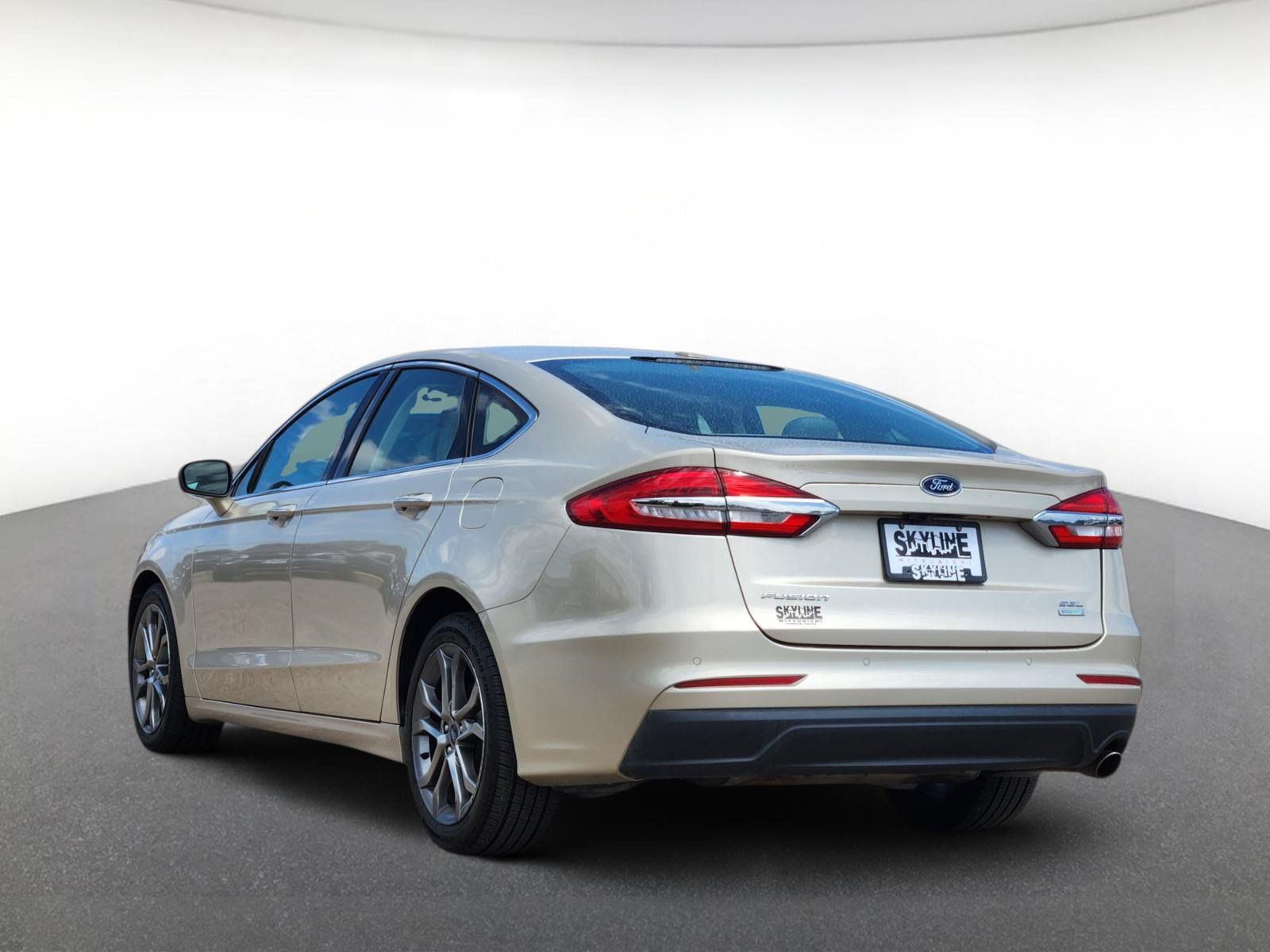 Used 2019 Ford Fusion SEL FWD image 4