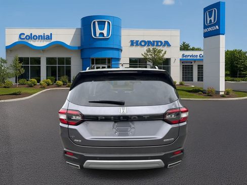 Used 2025 Honda Pilot Touring image 5