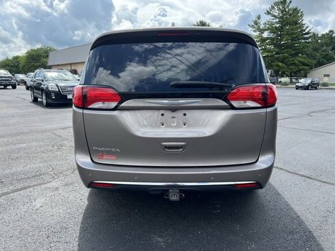 Used 2017 Chrysler Pacifica Touring-L Plus w/ Advanced Safetytec Group image 10