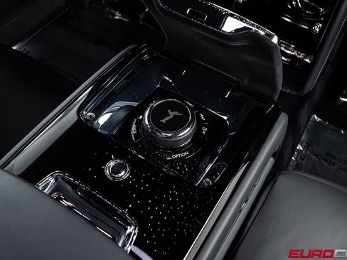 Used 2022 Rolls-Royce Phantom Sedan RWD image 46