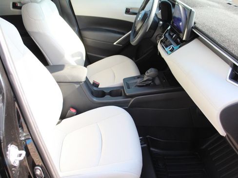Used 2026 Toyota Corolla Cross L FWD image 12