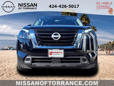 New 2025 Nissan Pathfinder SV w/ SV Premium Package image 2