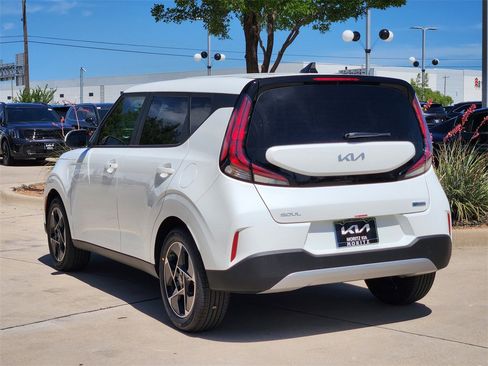 New 2025 Kia Soul EX image 3