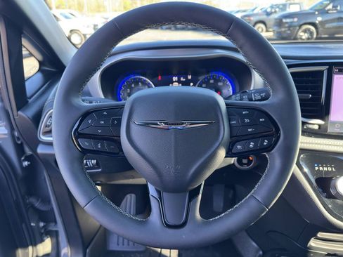 Used 2023 Chrysler Pacifica Touring-L w/ S Appearance Package image 14