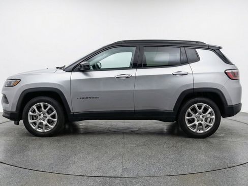 Used 2025 Jeep Compass Limited AWD/4WD image 5