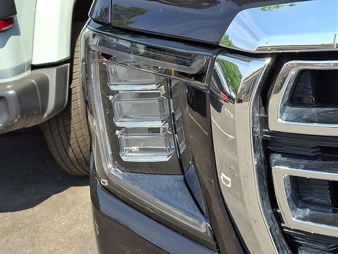 Used 2023 GMC Yukon XL SLT RWD image 3