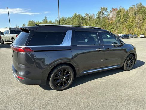 Used 2024 Kia Carnival SX Prestige image 5