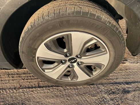 Used 2022 Kia Niro LX image 19