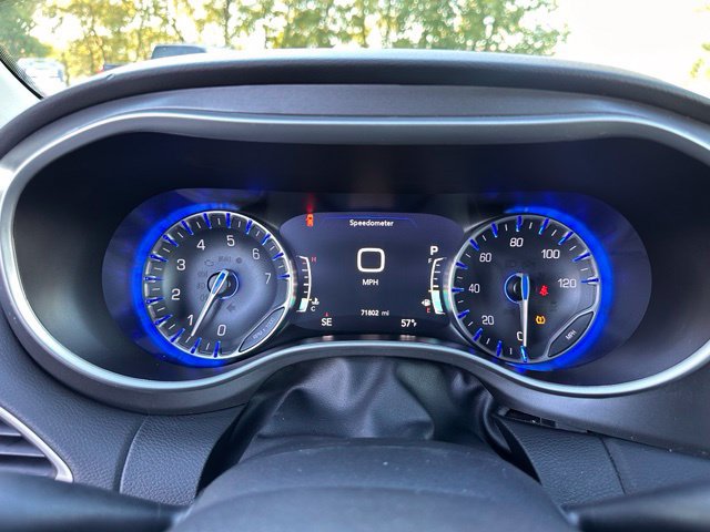 Used 2024 Chrysler Pacifica Touring-L FWD image 21