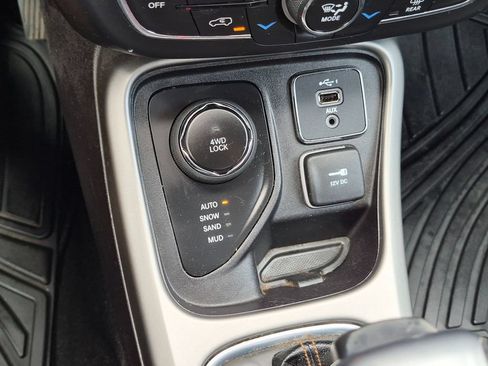 Used 2020 Jeep Compass Latitude AWD/4WD image 18