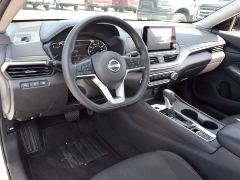 Used 2025 Nissan Altima 2.5 SV AWD/4WD image 14