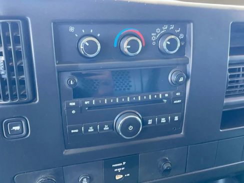 Used 2013 Chevrolet Express 2500 RWD image 11