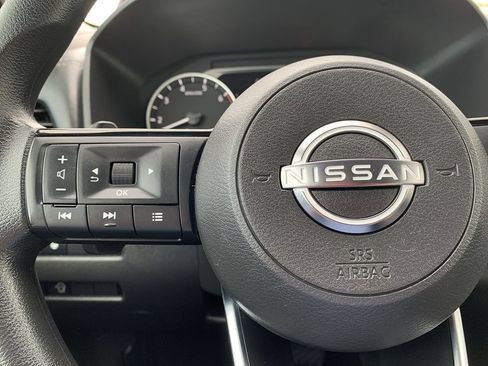 Used 2023 Nissan Rogue SV FWD image 18