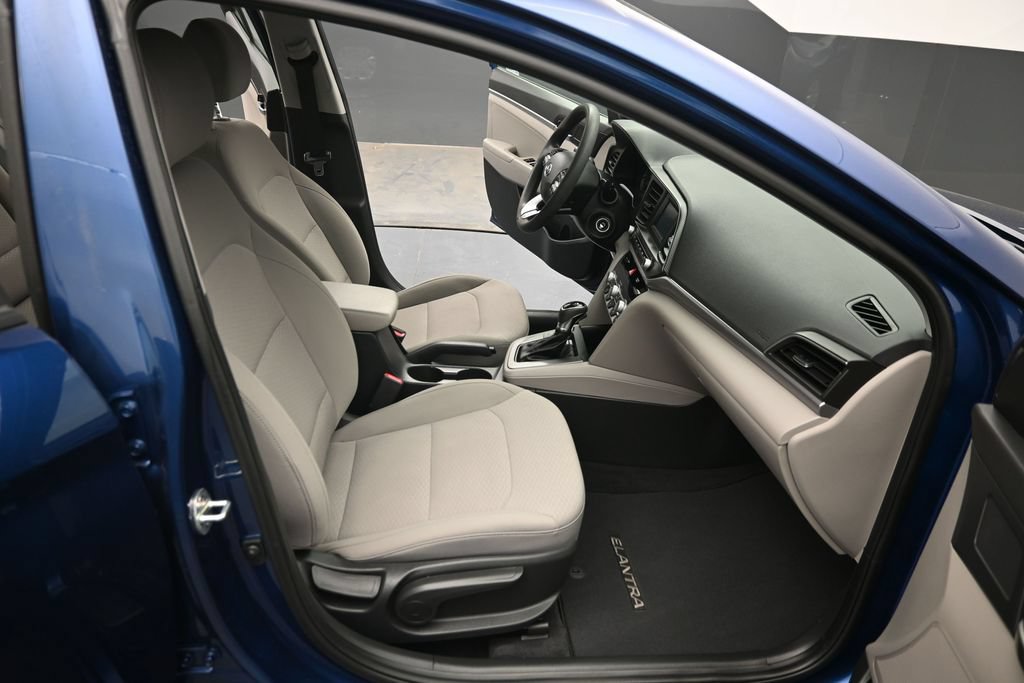 Used 2020 Hyundai Elantra SE FWD image 27
