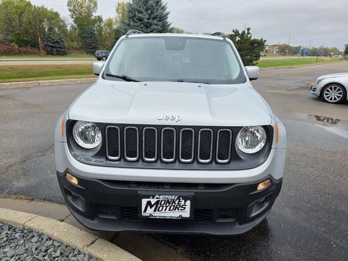Used 2017 Jeep Renegade Latitude w/ Cold Weather Group image 4