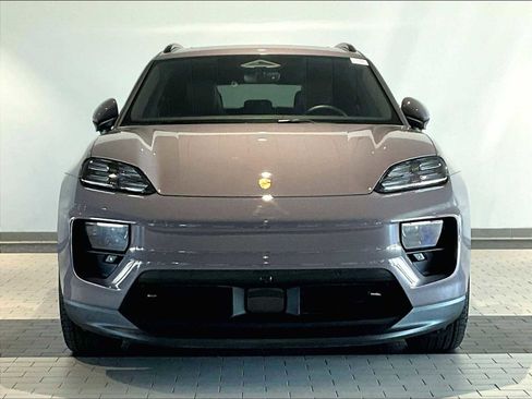 Used 2025 Porsche Macan Electric image 13