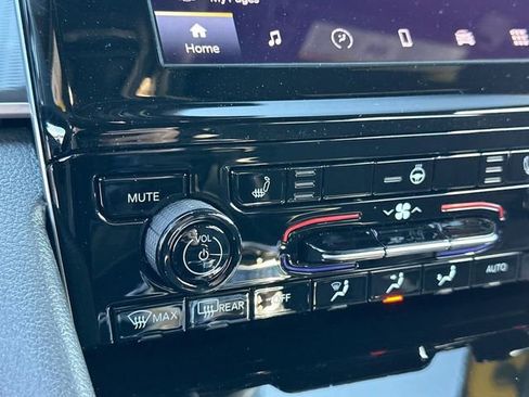 New 2025 Jeep Grand Cherokee Laredo X w/ Luxury Tech Group I RWD image 11