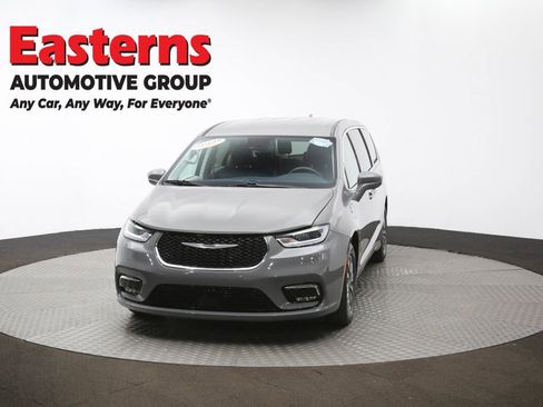 Used 2022 Chrysler Pacifica Touring-L FWD image 54