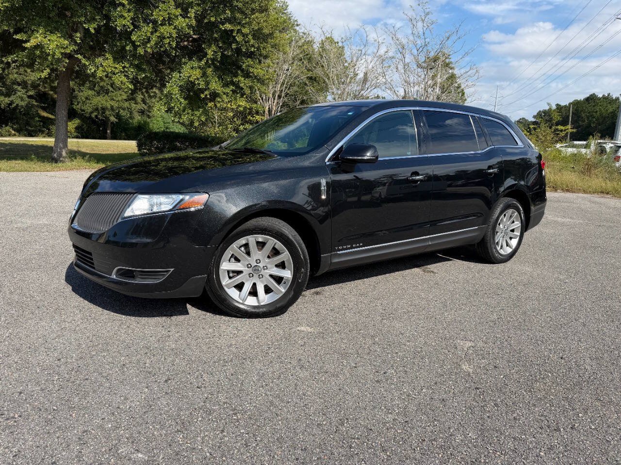 Used 2015 Lincoln MKT AWD image 29