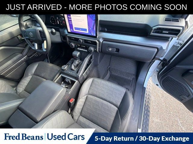 Used 2025 Toyota 4Runner TRD Off-Road Premium AWD/4WD image 17