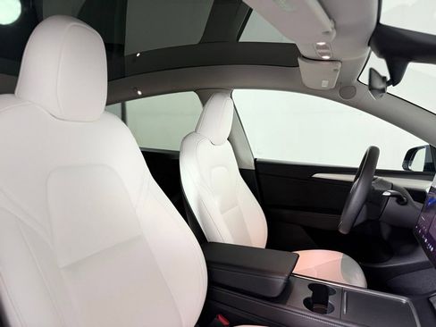 Used 2023 Tesla Model Y AWD image 27
