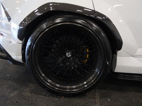 Used 2019 Lamborghini Urus AWD/4WD image 11