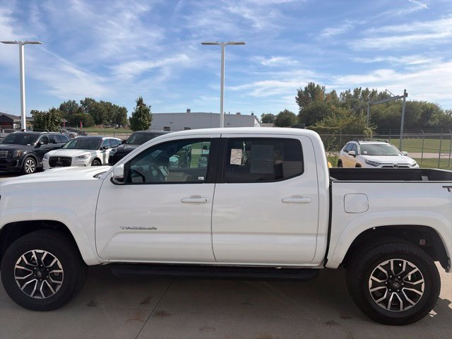 Used 2023 Toyota Tacoma TRD Sport w/ Advanced Technology Package AWD/4WD image 4