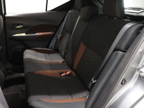 Used 2022 Nissan Kicks SR image 11