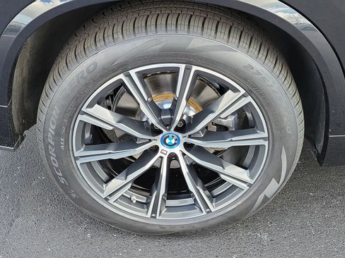 Used 2023 BMW X5 xDrive45e w/ Executive Package AWD/4WD image 7